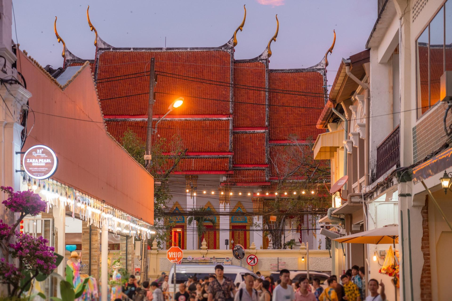 Wat Mongkol Nimit at the end of Soi Romanee