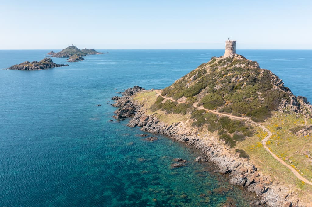 The coastal trail around the Parata Tower