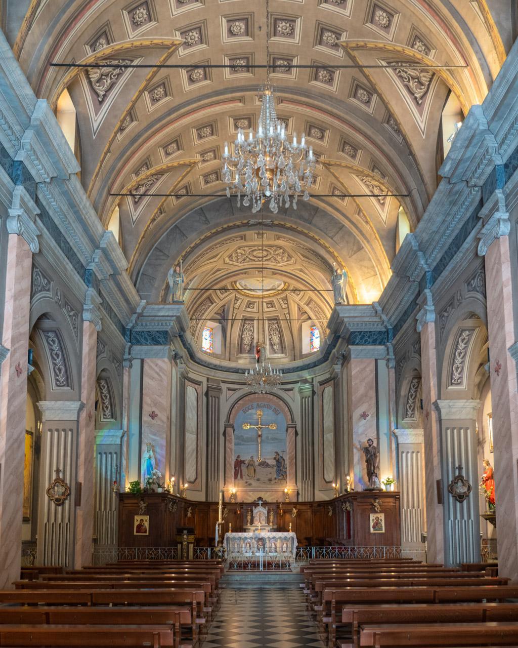 Inside Église Saint-Jean-Baptiste