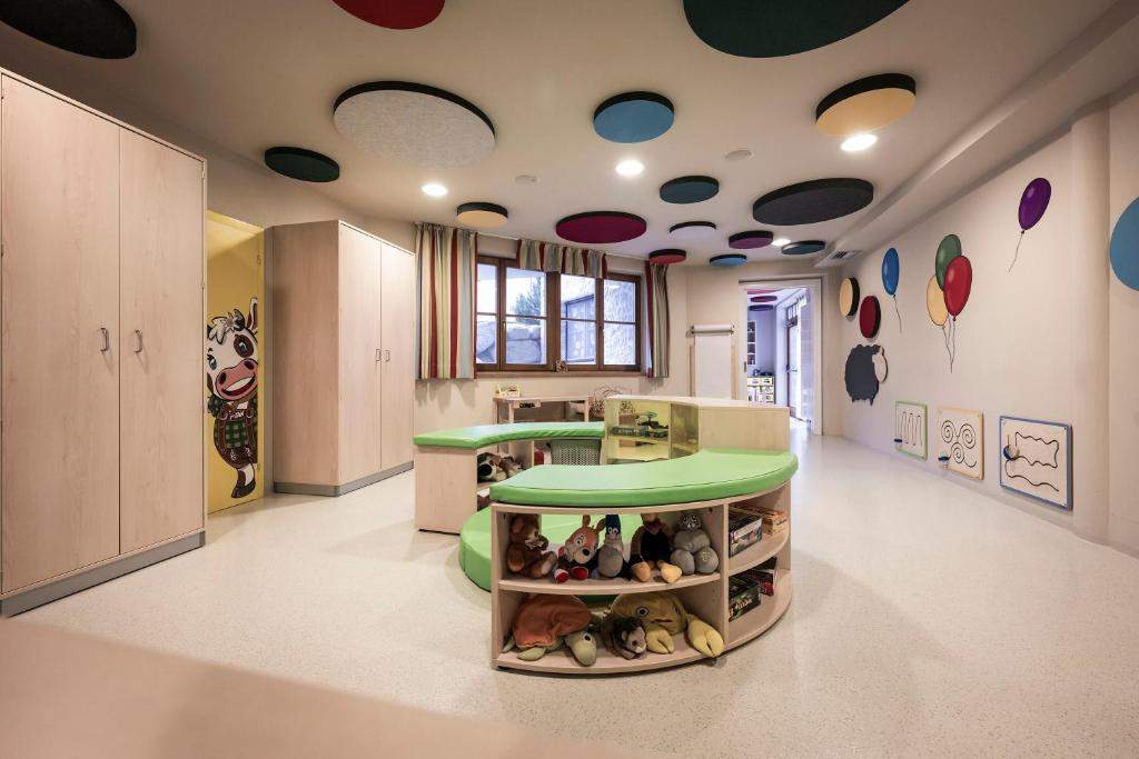 Post Alpina playroom