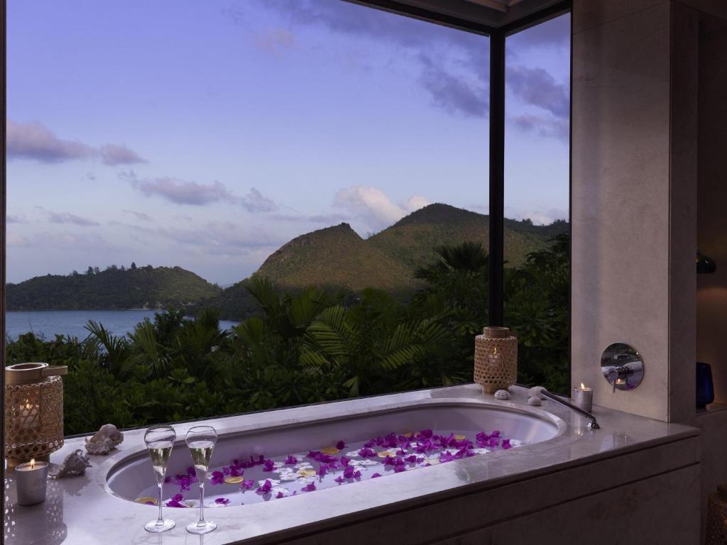Romantic bath at Raffles Seychelles