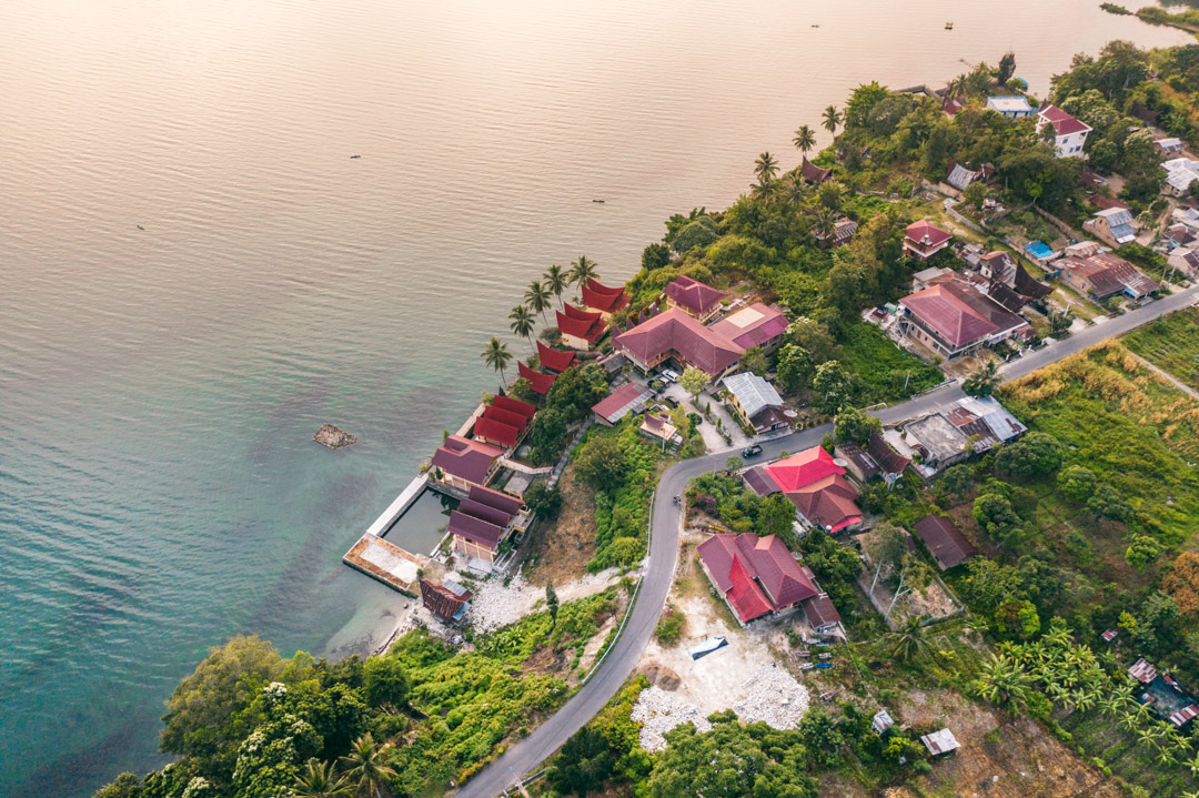 Mas Cottages by Lake Toba from above