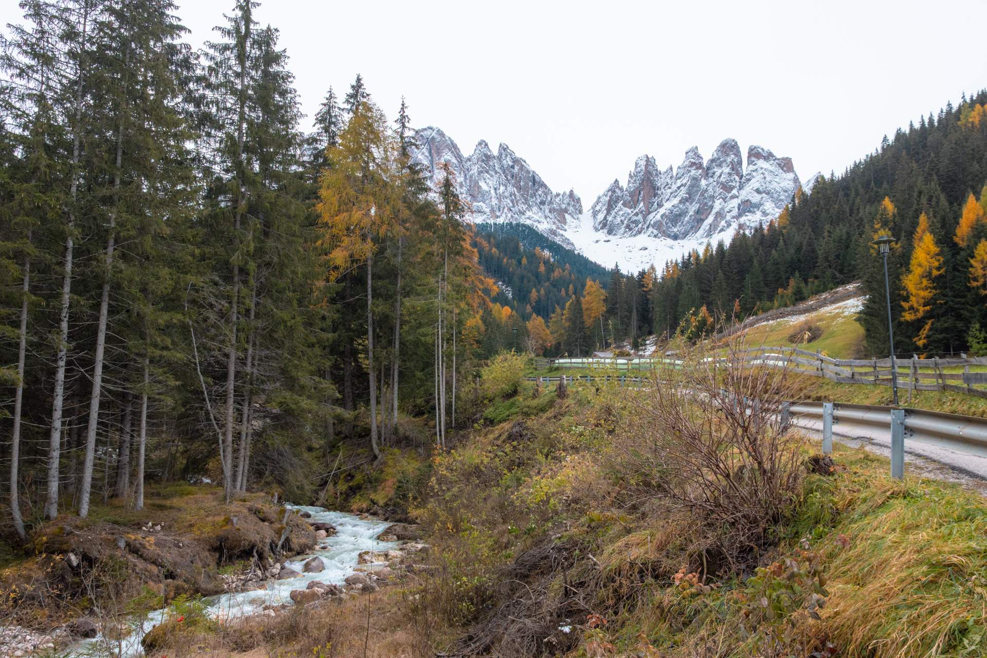 The road from the parking lot to the San Giovanni church