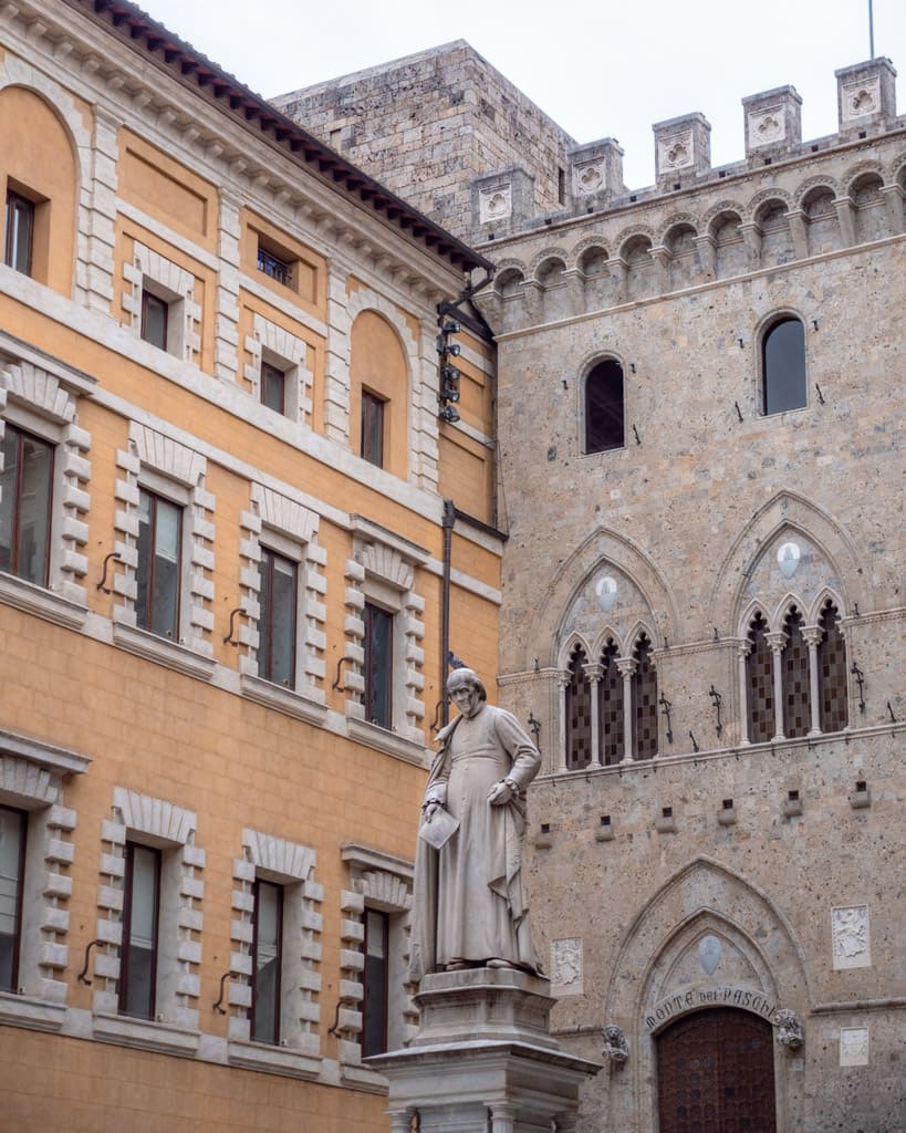 Piazza Salimbeni with the Banca Monte dei Paschi di Siena