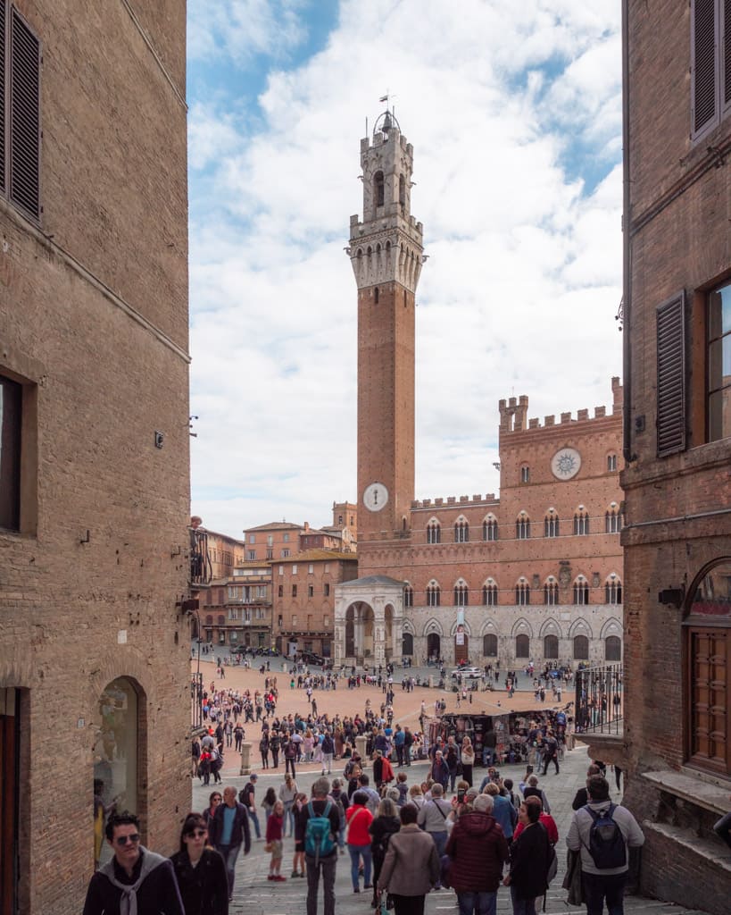 The shell-shaped square in Siena