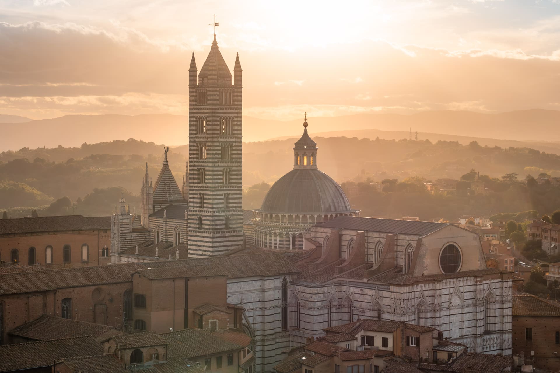 Siena Travel Guide: 18 Best Things To Do & See