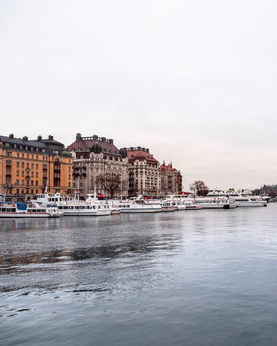 View by the water along Strandvägen in Östermalm