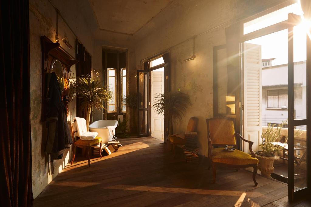 Mustang Blue bathroom with sun shining in