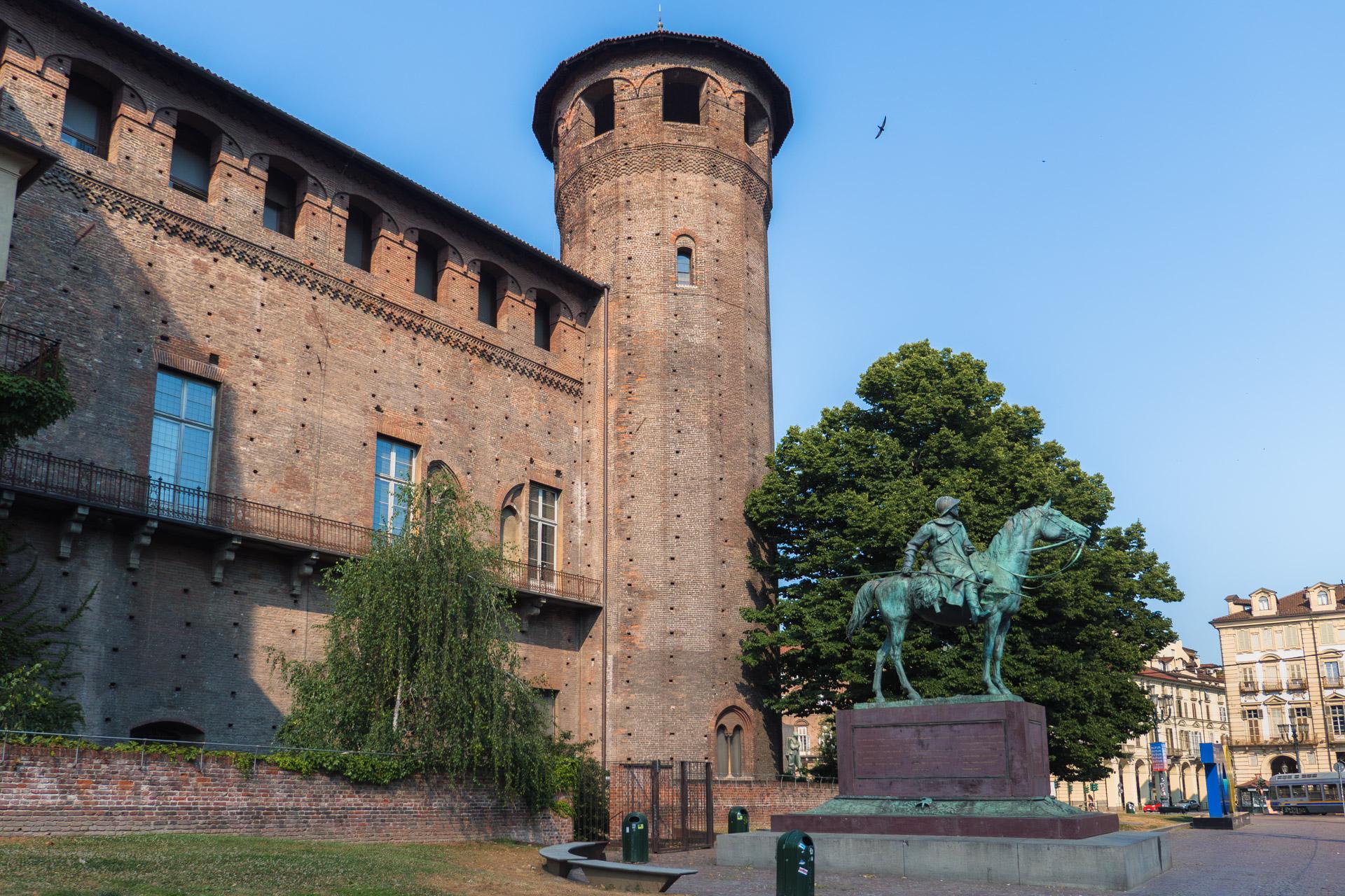 Monumento ai Cavalieri d'Italia and Palazzo Madama