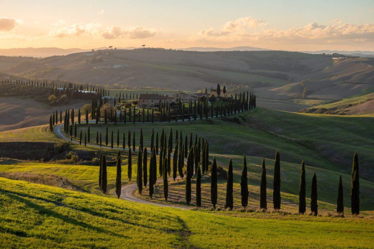 Guide to the Best Sunset Spot in Tuscany: How to Find the Epic View of the Winding Cypress Road