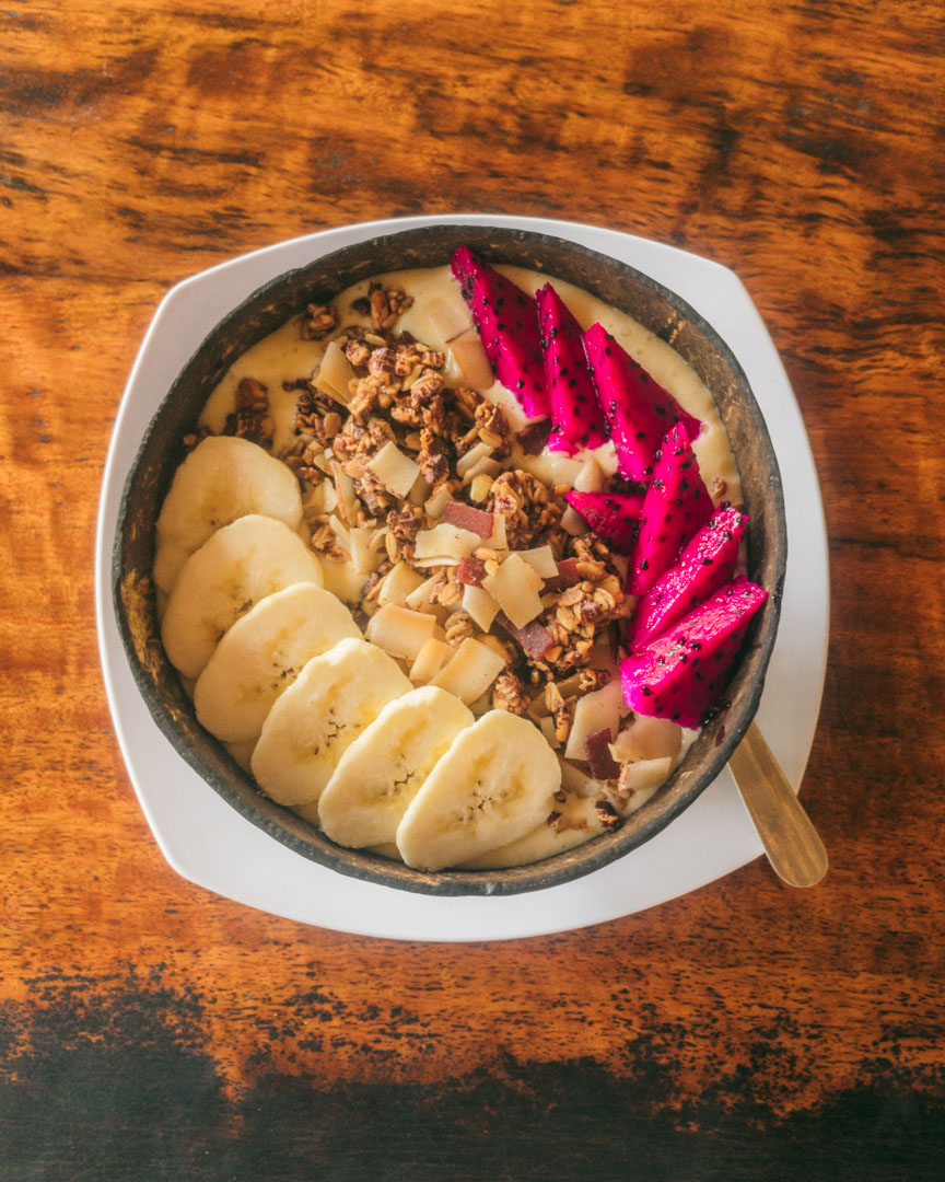 A yellow smoothie bowl from Warung Tu Pandeh