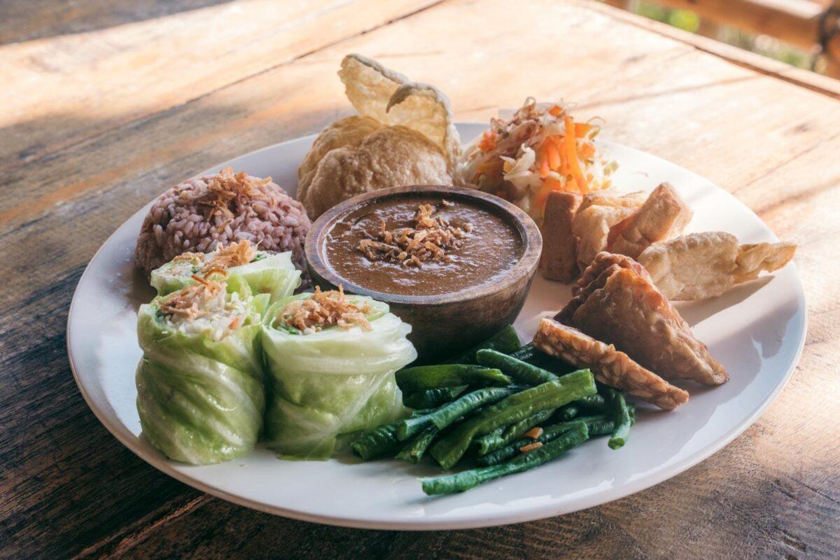 A Vegan Eating Guide to Nusa Penida: The Best Restaurants & Cafés