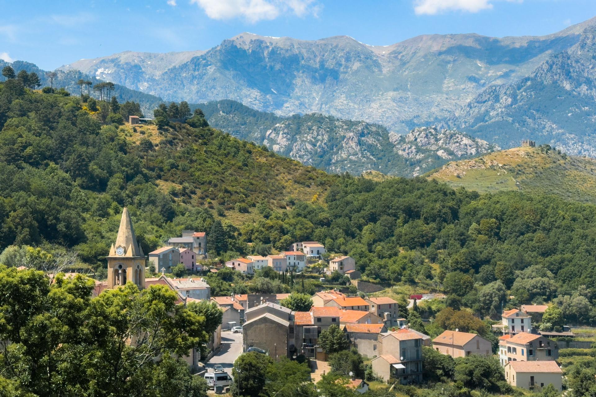 Vivario with mountains in background